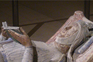 Tomb effigy for Eleanor of Aquitaine (d. 1204) at Fontrevaud Abbey, France. Wikimedia Commons.