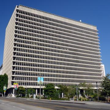 Clara Shortridge Foltz Criminal Justice Center, downtown Los Angeles. Photograph by Coolcaesar, courtesy of Wikimedia Commons and Creative Commons.