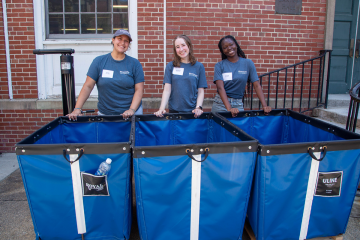 Street Team ready to help new students move into their residence halls