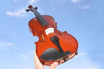 Photo of a violin being held to the sky. Photograph by M.t.lifshits, courtesy of Wikimedia Commons and Creative Commons.