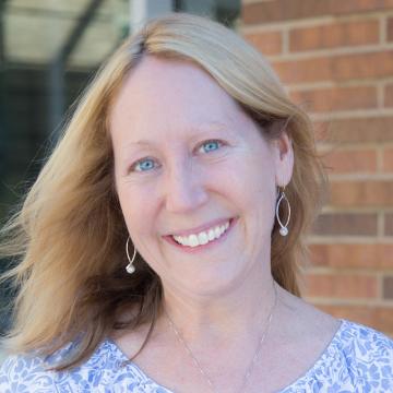 Headshot of Suzanne Leonard