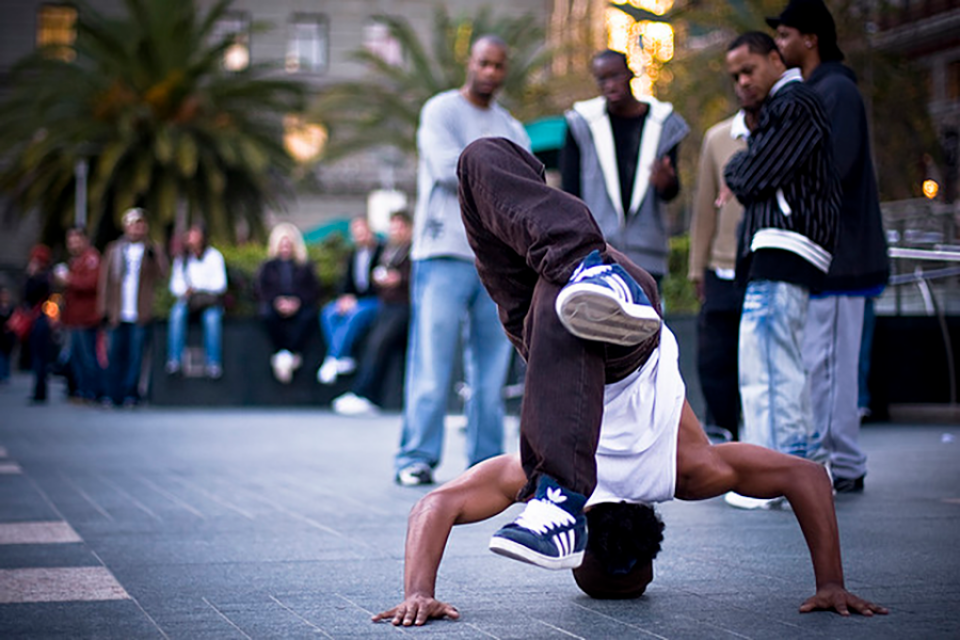 https://www.simmons.edu/sites/default/files/styles/960x640/public/2023-12/b-boy-doing-freeze-circa-2014-wikimedia.png?h=b69e0e0e&itok=bVJ0qJqT