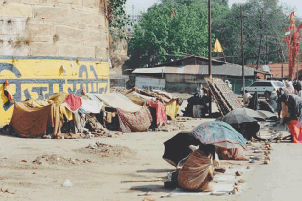 Photo of tents in the streets of India